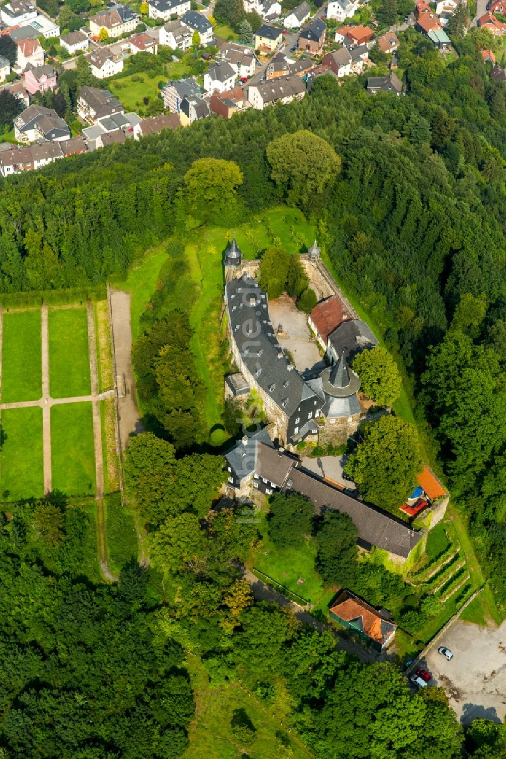 Hagen von oben - Gebäude und Schlosspark des Schloß Schloss Hohenlimburg in Hagen im Bundesland Nordrhein-Westfalen