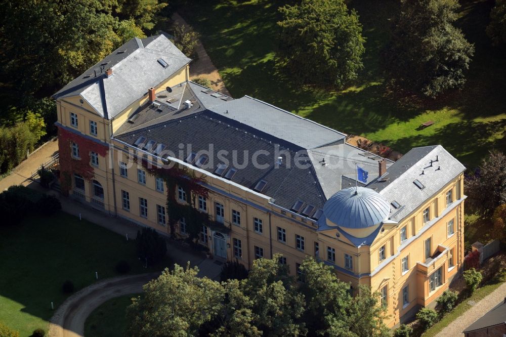 Luftbild Kremmen - Gebäude und Schlosspark des Schloß Ziethen in Kremmen im Bundesland Brandenburg