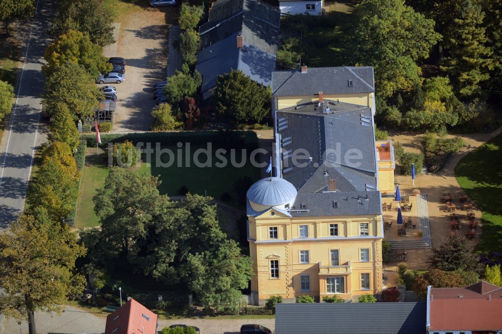 Kremmen aus der Vogelperspektive: Gebäude und Schlosspark des Schloß Ziethen in Kremmen im Bundesland Brandenburg