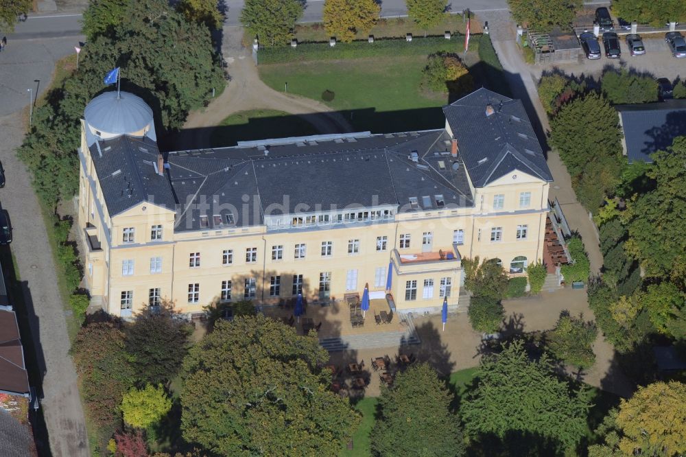 Luftbild Kremmen - Gebäude und Schlosspark des Schloß Ziethen in Kremmen im Bundesland Brandenburg