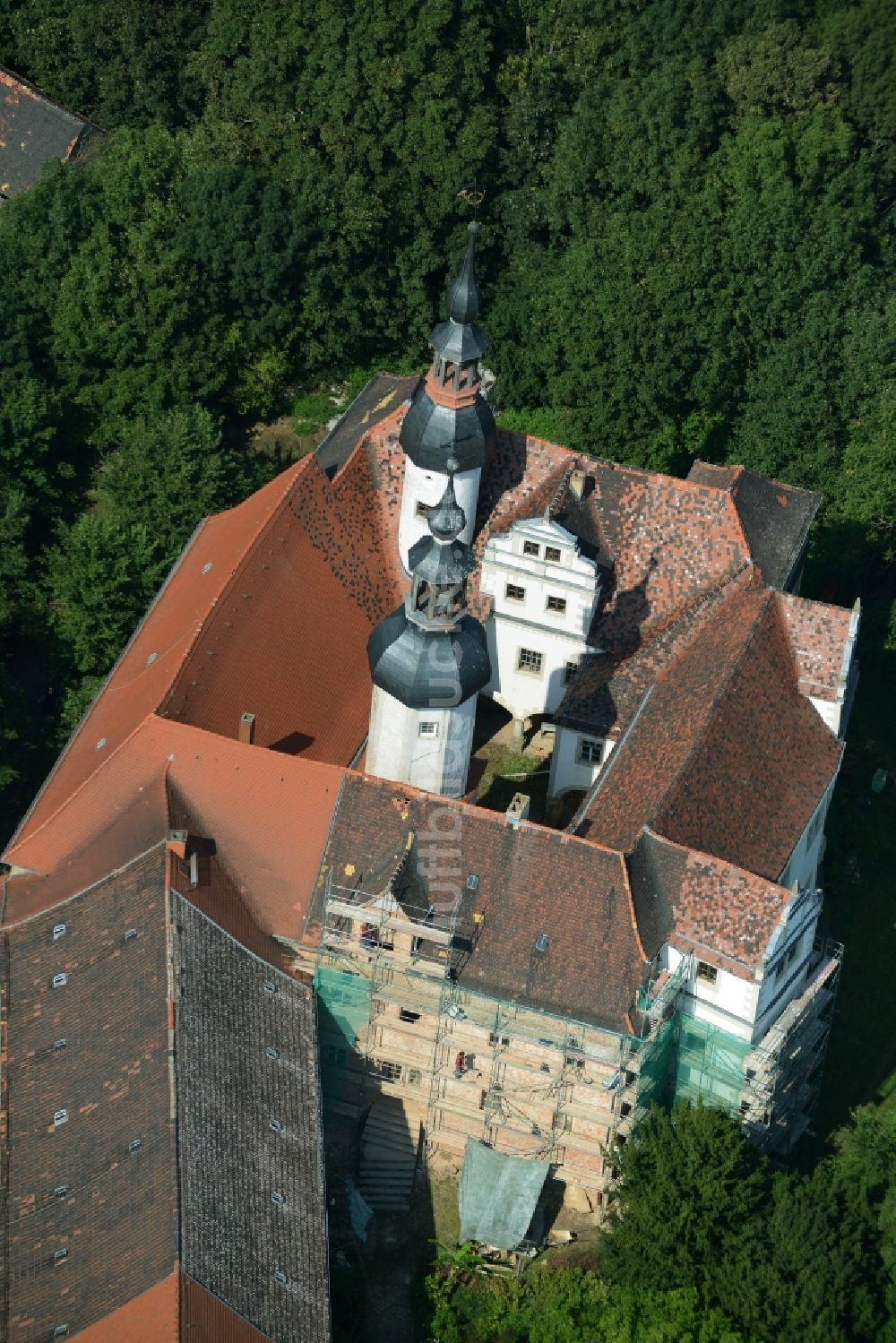 Luftaufnahme Zschepplin - Gebäude und Schlosspark des Schloß Zschepplin in Zschepplin im Bundesland Sachsen