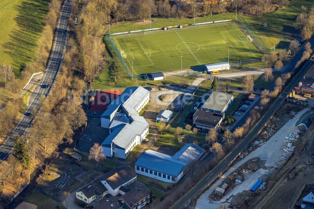 Dorlar aus der Vogelperspektive: Gebäude des Schulungszentrums Martinsschule HSK in Dorlar im Bundesland Nordrhein-Westfalen, Deutschland