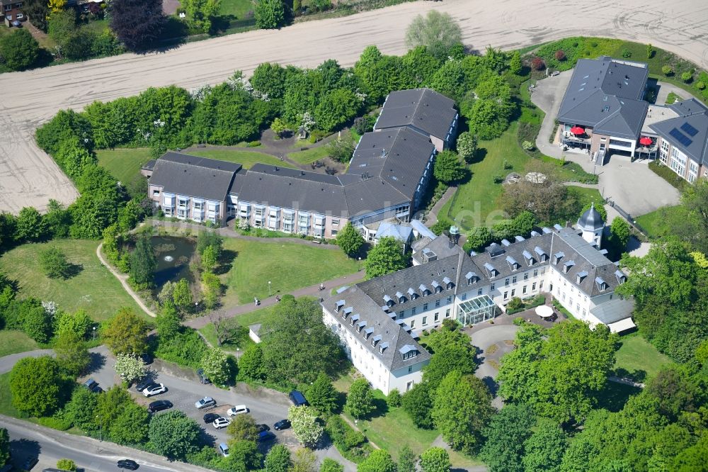 Kleve von oben - Gebäude des Seniorenhaus Burg Ranzowin Kleve im Bundesland Nordrhein-Westfalen, Deutschland