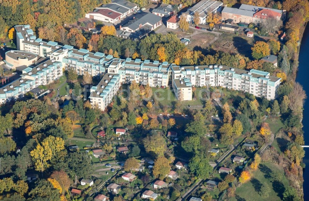 Luftbild Kleinmachnow - Gebäude des Seniorenzentrums Augustinum Kleinmachnow am Erlenweg in Kleinmachnow im Bundesland Brandenburg, Deutschland