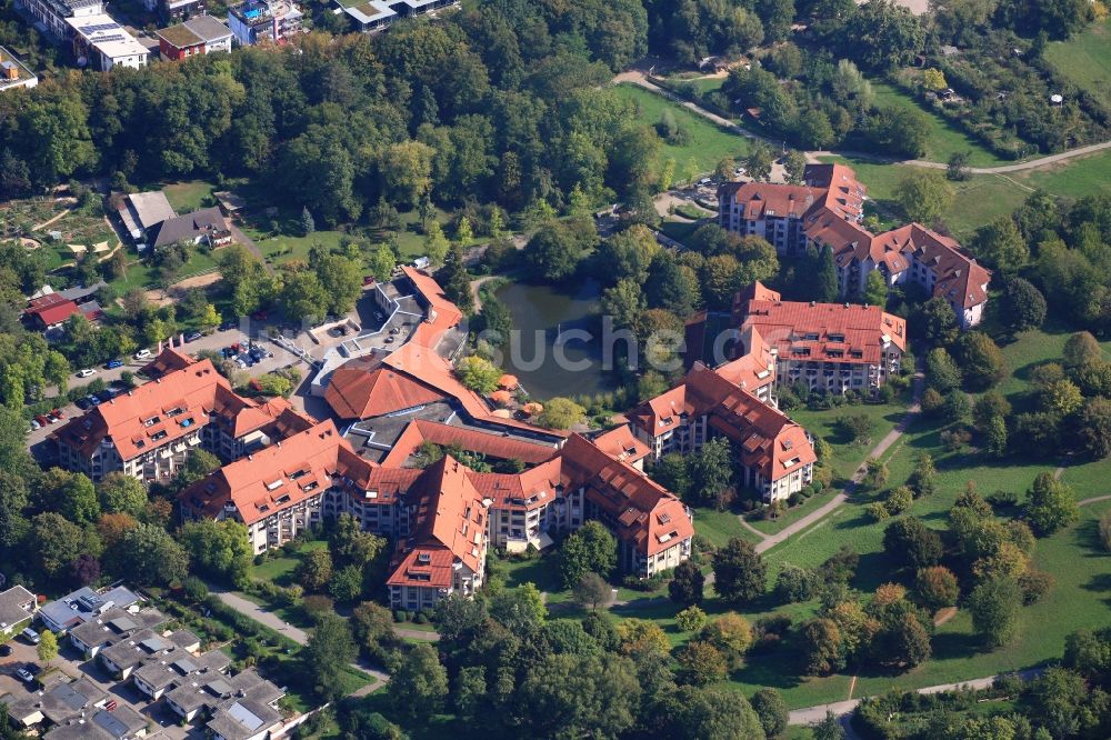 Luftaufnahme Freiburg im Breisgau - Gebäude des Seniorenzentrums Augustinum Seniorenresidenz in Freiburg im Breisgau im Bundesland Baden-Württemberg, Deutschland