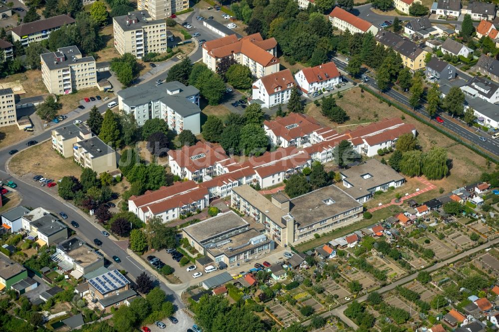 Bergkamen aus der Vogelperspektive: Gebäude des Seniorenzentrums Hermann-Görlitz-Seniorenzentrum in Bergkamen in Nordrhein-Westfalen, Deurschland