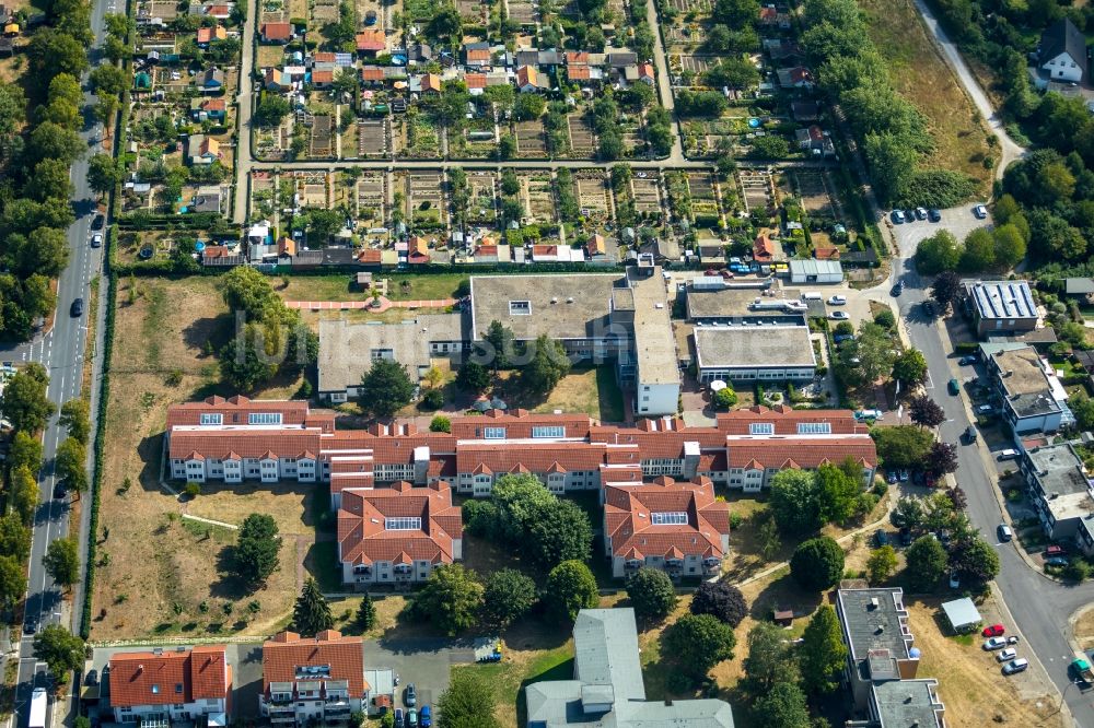 Bergkamen aus der Vogelperspektive: Gebäude des Seniorenzentrums Hermann-Görlitz-Seniorenzentrum in Bergkamen in Nordrhein-Westfalen, Deurschland