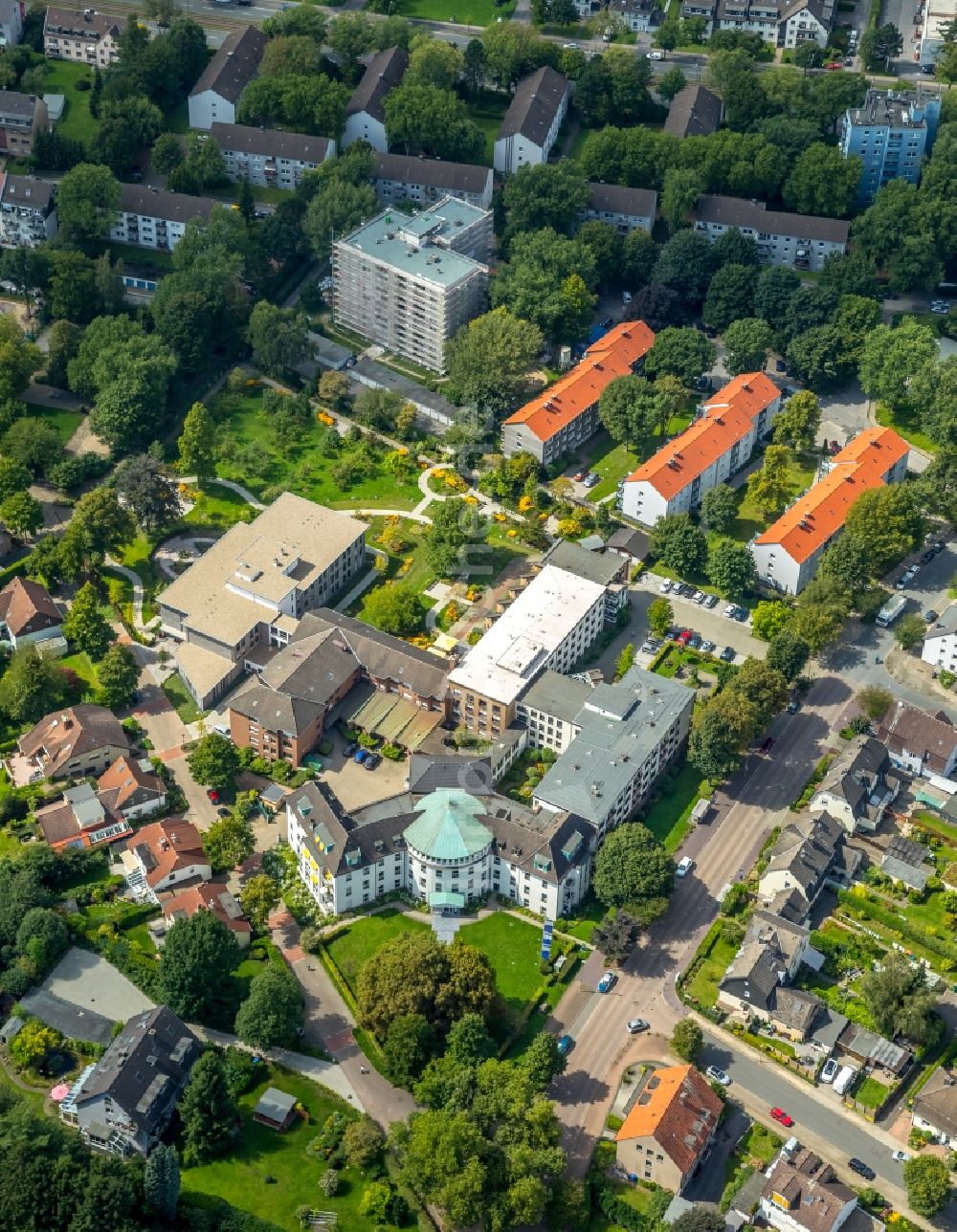 Essen von oben - Gebäude des Seniorenzentrums Kloster Emmaus in Essen im Bundesland Nordrhein-Westfalen - NRW, Deutschland