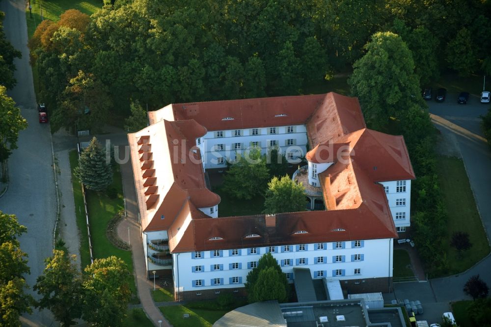 Luftaufnahme Aschersleben - Gebäude des Seniorenzentrums Senioren-Wohnpark Aschersleben an der Askanierstraße in Aschersleben im Bundesland Sachsen-Anhalt, Deutschland