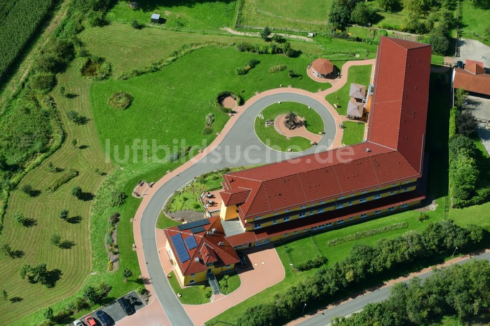 Trendelburg von oben - Gebäude des Seniorenzentrums Seniorenpflegeheim Landgraf Carl am Landgraf-Carl-Weg in Trendelburg im Bundesland Hessen, Deutschland