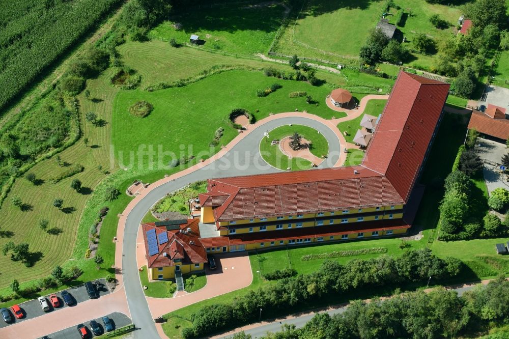 Trendelburg aus der Vogelperspektive: Gebäude des Seniorenzentrums Seniorenpflegeheim Landgraf Carl am Landgraf-Carl-Weg in Trendelburg im Bundesland Hessen, Deutschland