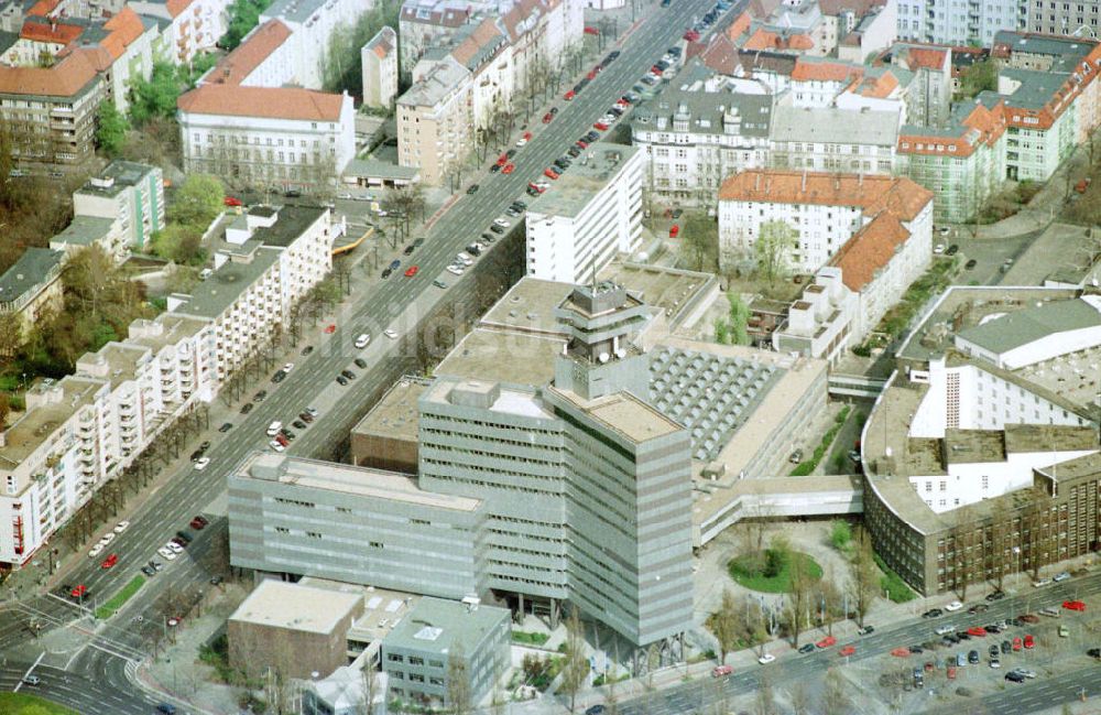 Luftaufnahme Berlin - Charlottenburg - Gebäude des SFB am Theodor-Heuss-Platz in Charlottenburg.