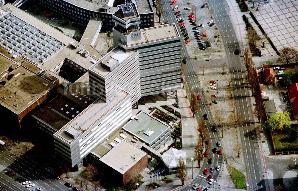 Berlin - Charlottenburg aus der Vogelperspektive: Gebäude des SFB am Theodor-Heuss-Platz in Charlottenburg.