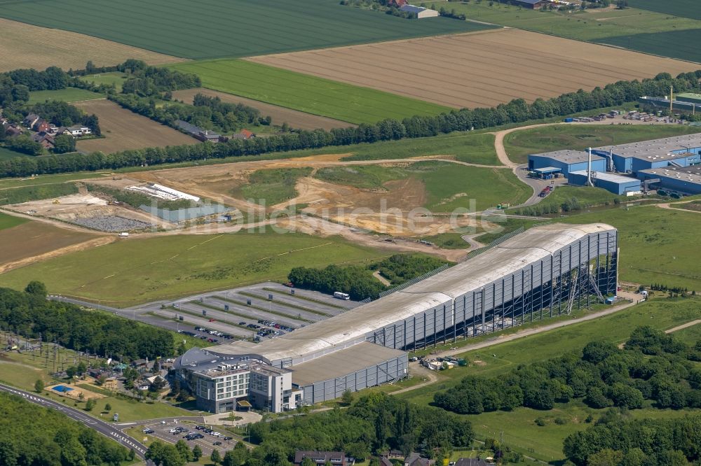 Neuss aus der Vogelperspektive: Gebäude der Skihalle Neuss im Bundesland Nordrhein-Westfalen