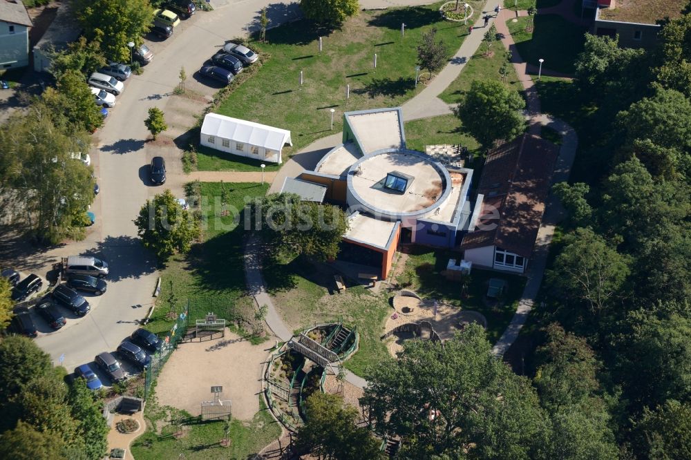 Luftbild Buckow (Märkische Schweiz) - Gebäude und Spielplatz der Rehaklinik Waldfrieden in Buckow (Märkische Schweiz) im Bundesland Brandenburg