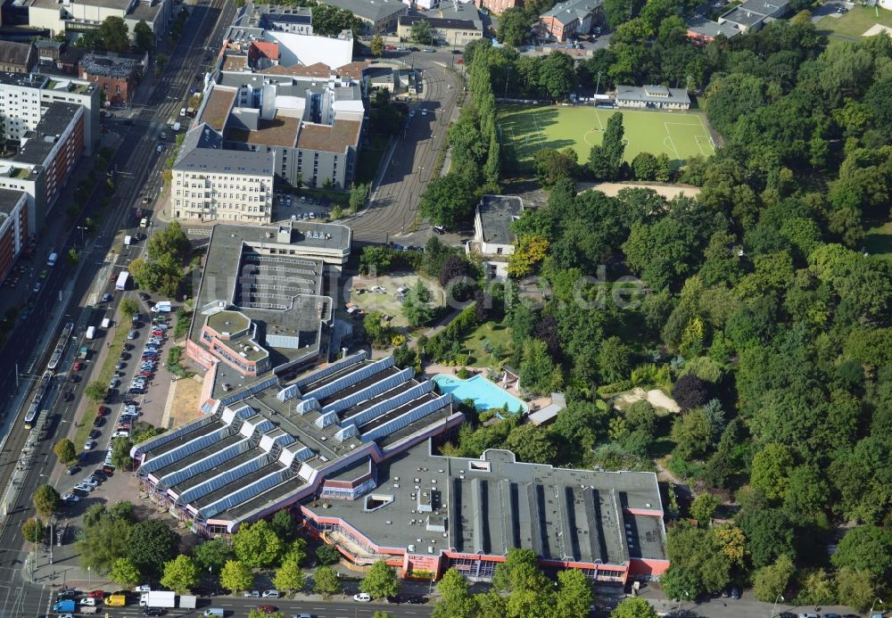 Luftaufnahme Berlin Friedrichshain - Gebäude des Sport- und Erholungszentrum SEZ in Berlin - Friedrichshain