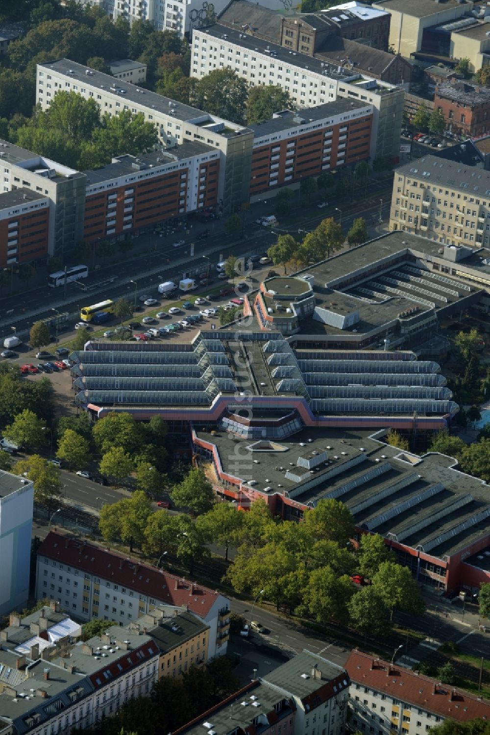 Berlin von oben - Gebäude des Sport- und Erholungszentrum SEZ in Berlin - Friedrichshain