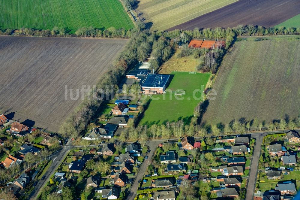 Stade aus der Vogelperspektive: Gebäude der Sporthalle in Hagen bei Stade im Bundesland Niedersachsen, Deutschland