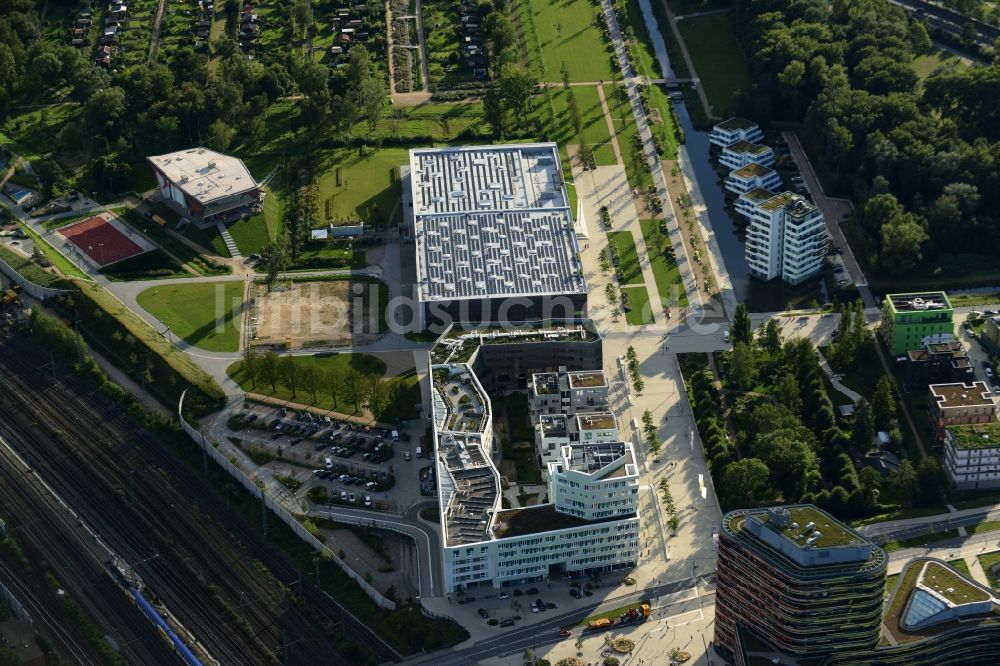 Luftbild Hamburg - Gebäude der Sporthalle Inselparkhalle und Wohnhausanlage am Rhododendrongarten im Stadtteil Wilhelmsburg in Hamburg