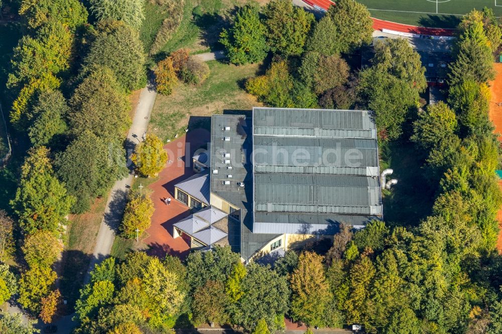 Hagen aus der Vogelperspektive: Gebäude der Sporthalle Karl-Adam am Voßacker in Hagen im Bundesland Nordrhein-Westfalen, Deutschland