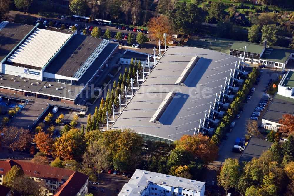 Hamburg von oben - Gebäude der Sporthalle - Leichtathletikhalle an der Krochmannstraße in Hamburg, Deutschland