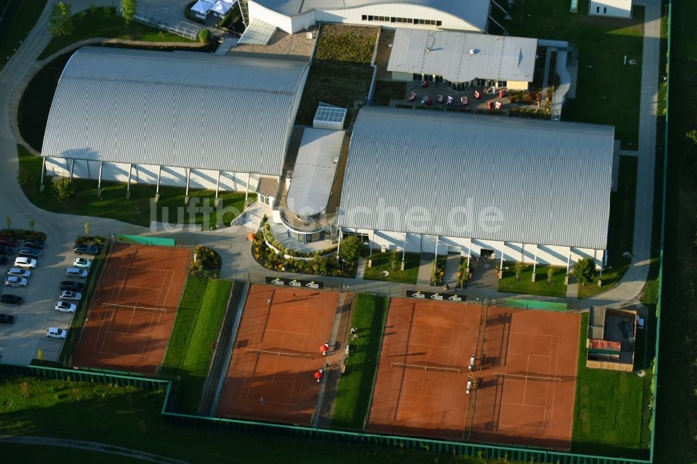 Magdeburg aus der Vogelperspektive: Gebäude des Sporthallen- Ensemble Life im Herrenkrug an der Herrenkrugstraße im Ortsteil Herrenkrug in Magdeburg im Bundesland Sachsen-Anhalt, Deutschland