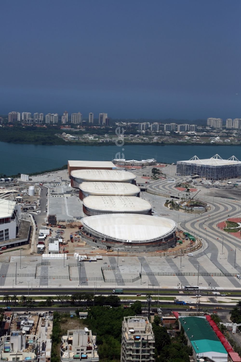 Luftbild Rio de Janeiro - Gebäude des Sporthallen- Ensemble am Olympiapark vor den Sommerspielen der Spiele der XXXI. Olympiade in Rio de Janeiro in Rio de Janeiro, Brasilien