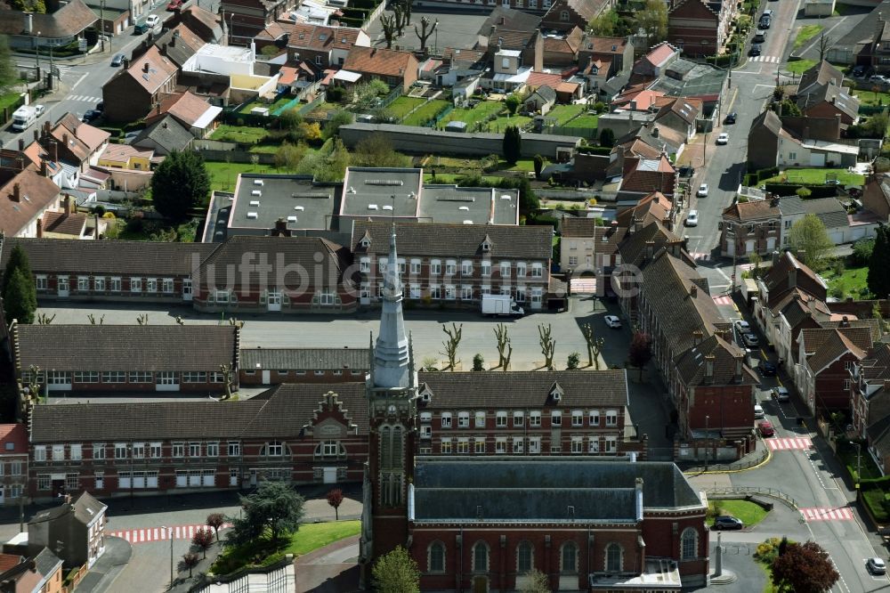 Luftaufnahme Lievin - Gebäude der Stadtverwaltung - Bürgermeisteramt - Rathaus Mairie in Lievin in Nord-Pas-de-Calais Picardie, Frankreich