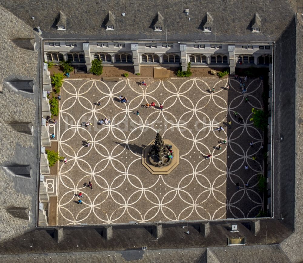 Luftaufnahme Aachen - Gebäude der Stadtverwaltung - Rathaus in Aachen im Bundesland Nordrhein-Westfalen