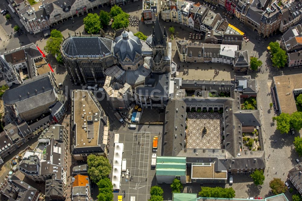 Luftaufnahme Aachen - Gebäude der Stadtverwaltung - Rathaus in Aachen im Bundesland Nordrhein-Westfalen