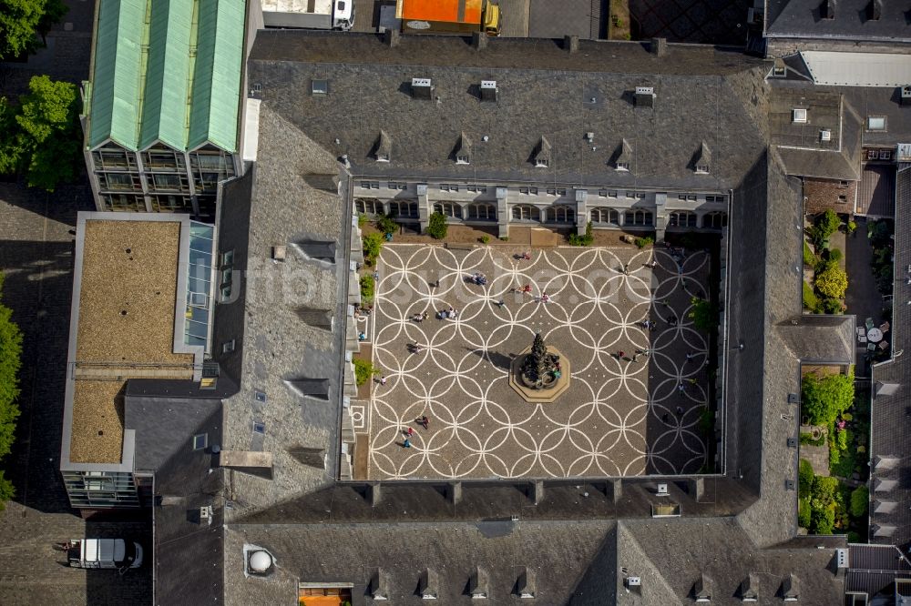 Aachen von oben - Gebäude der Stadtverwaltung - Rathaus in Aachen im Bundesland Nordrhein-Westfalen