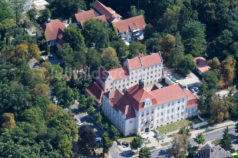 Luftaufnahme Altlandsberg - Gebäude der Stadtverwaltung - Rathaus in Altlandsberg im Bundesland Brandenburg, Deutschland