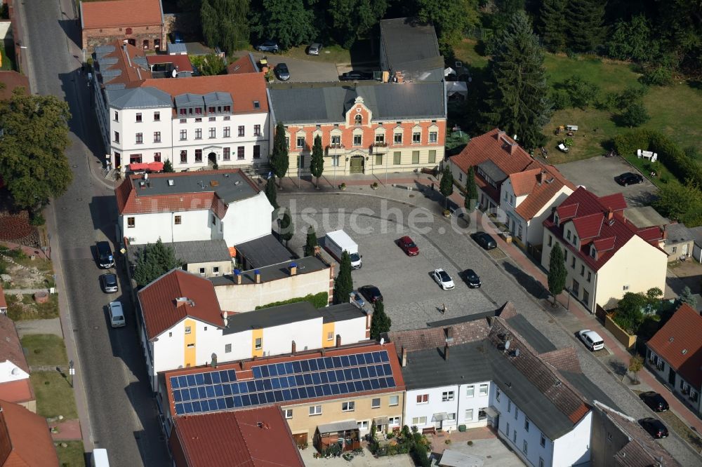 Werneuchen aus der Vogelperspektive: Gebäude der Stadtverwaltung - Rathaus Amt Werneuchen Am Markt in Werneuchen im Bundesland Brandenburg