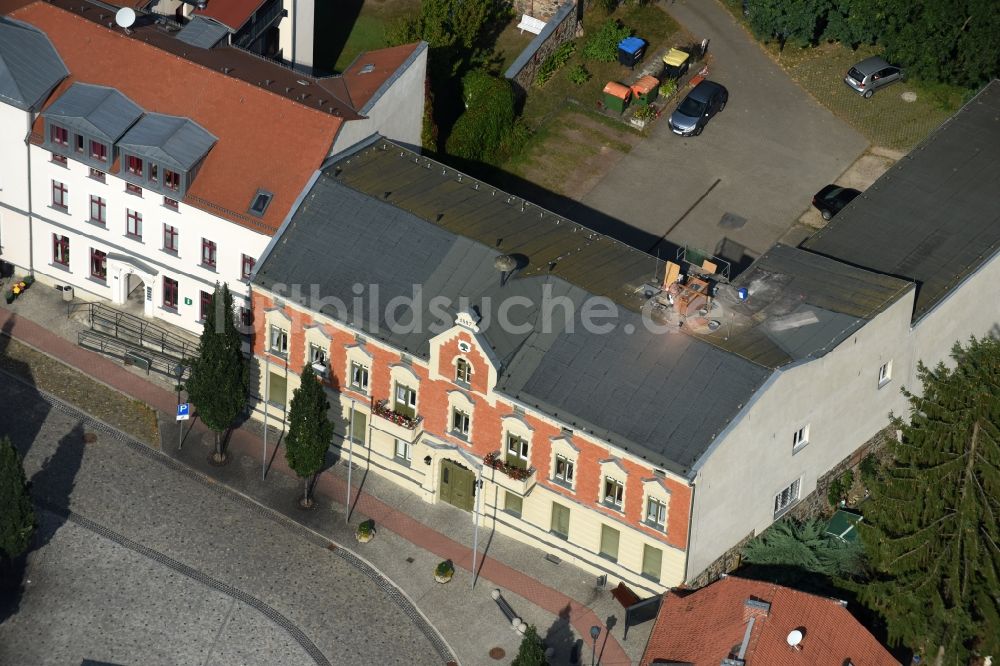 Werneuchen aus der Vogelperspektive: Gebäude der Stadtverwaltung - Rathaus Amt Werneuchen Am Markt in Werneuchen im Bundesland Brandenburg