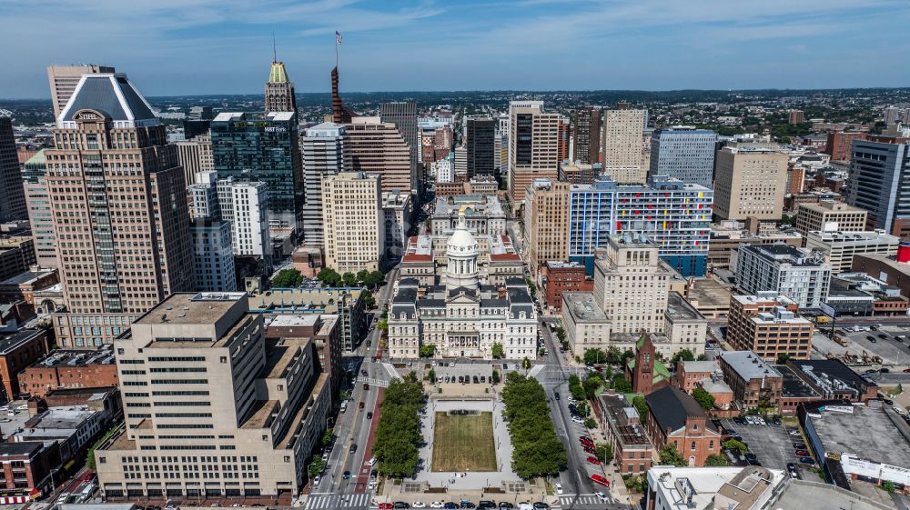 Baltimore von oben - Gebäude der Stadtverwaltung - Rathaus Baltimore City Mayor in Baltimore in Maryland, USA