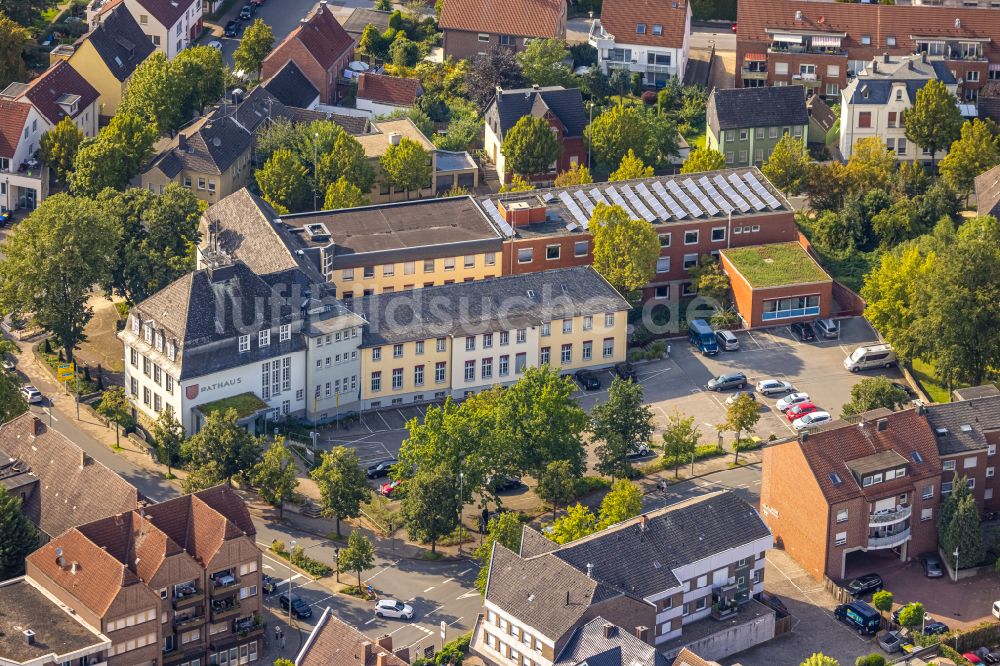 Luftbild Beckum - Gebäude der Stadtverwaltung - Rathaus in Beckum im Bundesland Nordrhein-Westfalen, Deutschland