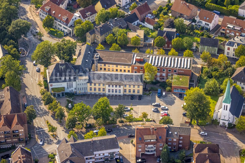 Luftbild Beckum - Gebäude der Stadtverwaltung - Rathaus in Beckum im Bundesland Nordrhein-Westfalen, Deutschland