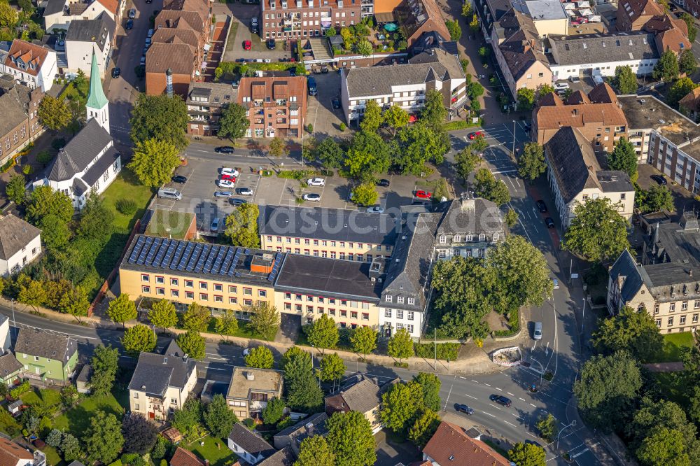 Luftbild Beckum - Gebäude der Stadtverwaltung - Rathaus in Beckum im Bundesland Nordrhein-Westfalen, Deutschland