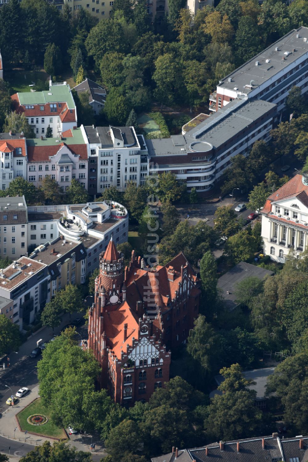 Berlin von oben - Gebäude der Stadtverwaltung - Rathaus in Berlin, Deutschland