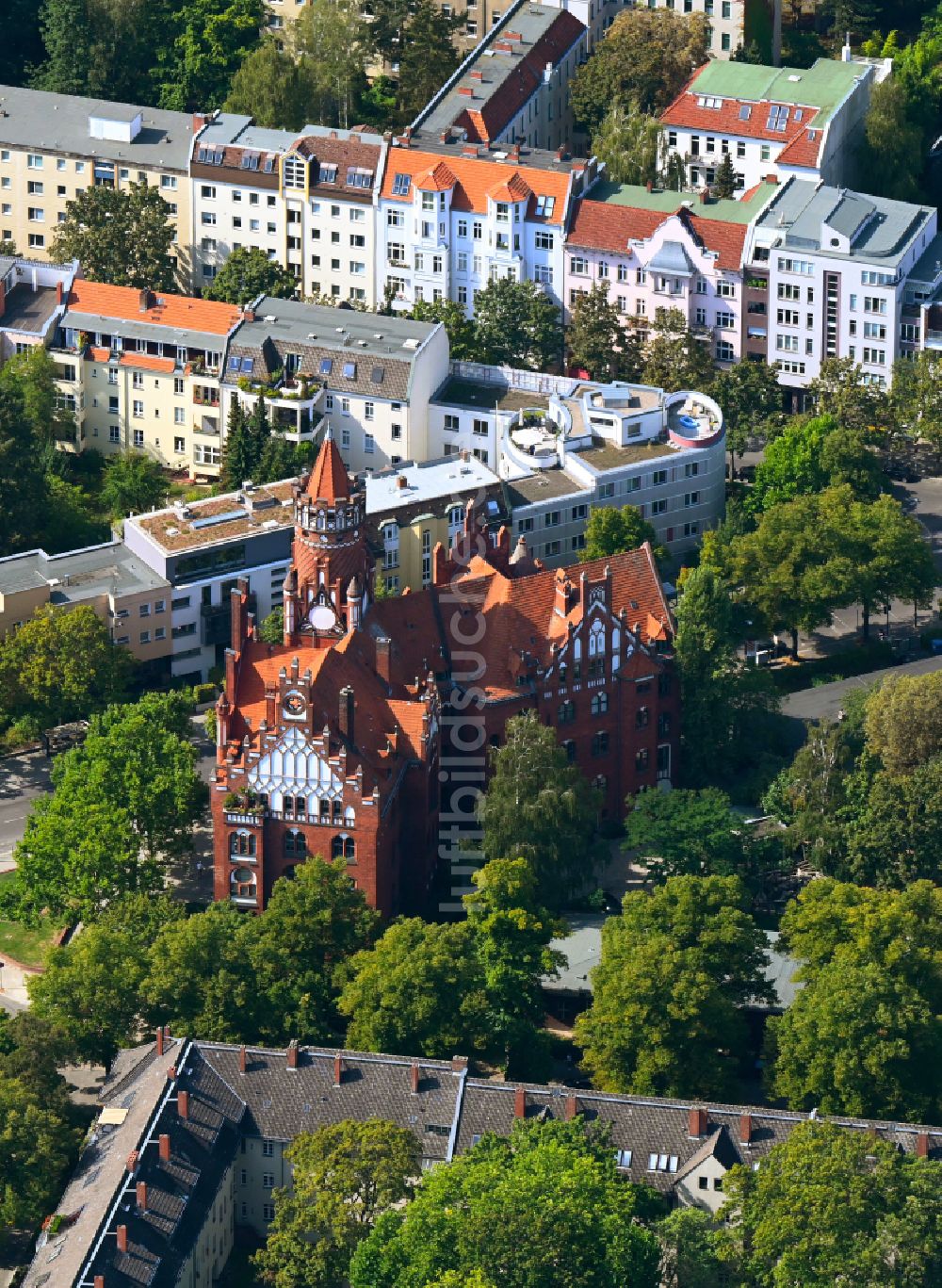 Berlin aus der Vogelperspektive: Gebäude der Stadtverwaltung - Rathaus in Berlin, Deutschland