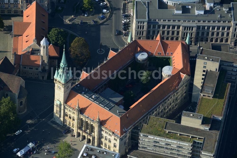 Braunschweig von oben - Gebäude der Stadtverwaltung - Rathaus in Braunschweig im Bundesland Niedersachsen