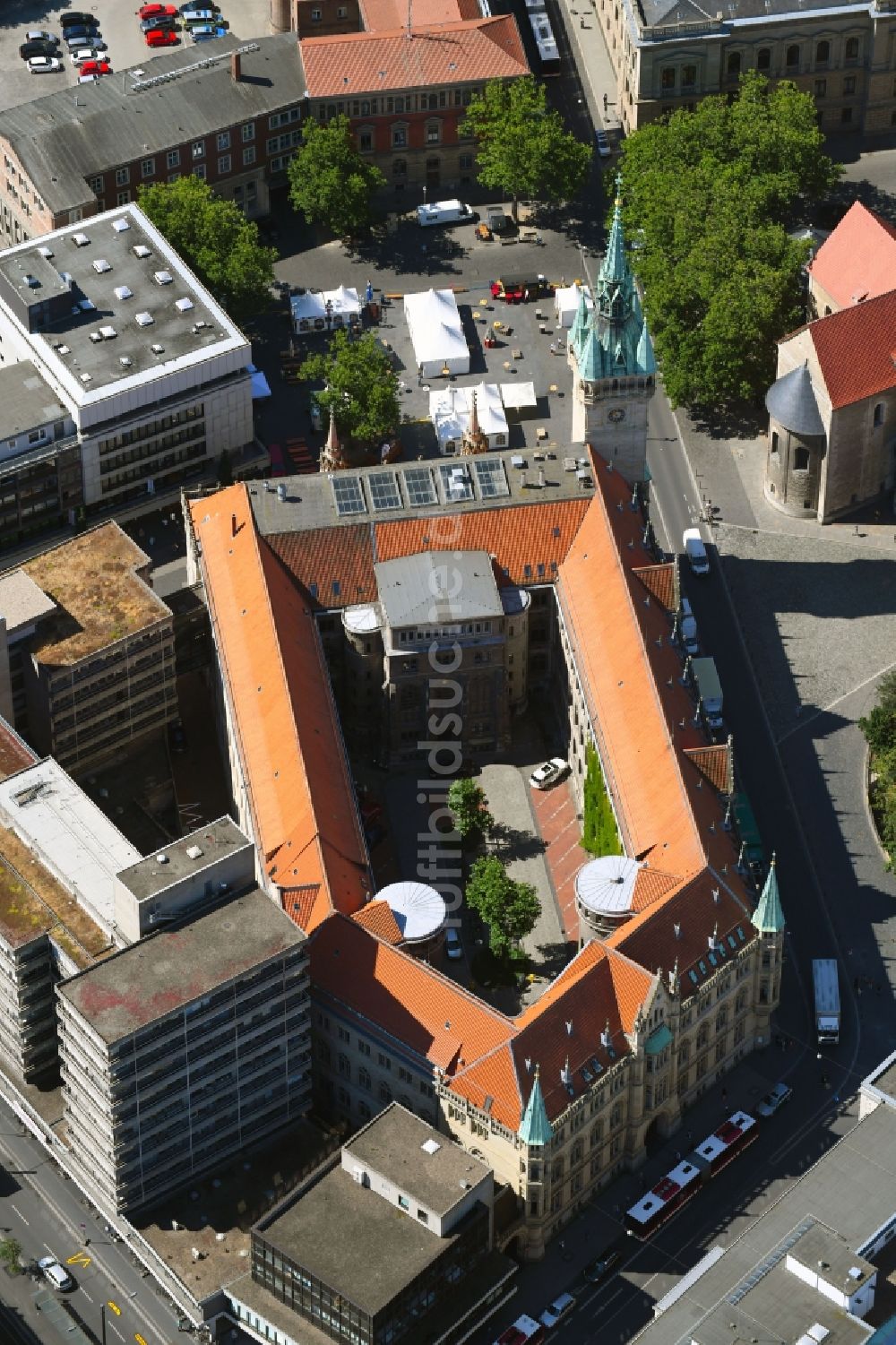 Braunschweig aus der Vogelperspektive: Gebäude der Stadtverwaltung - Rathaus in Braunschweig im Bundesland Niedersachsen