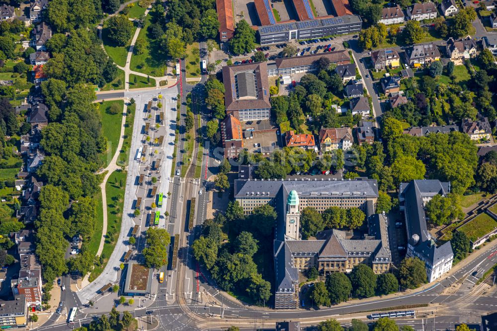 Luftaufnahme Gelsenkirchen - Gebäude der Stadtverwaltung - Rathaus Buer am Rathausplatz in Gelsenkirchen im Bundesland Nordrhein-Westfalen