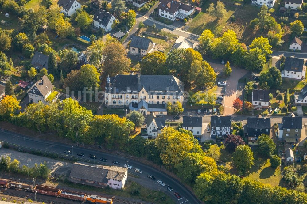 Luftbild Burbach - Gebäude der Stadtverwaltung - Rathaus Burbach in Burbach im Bundesland Nordrhein-Westfalen, Deutschland