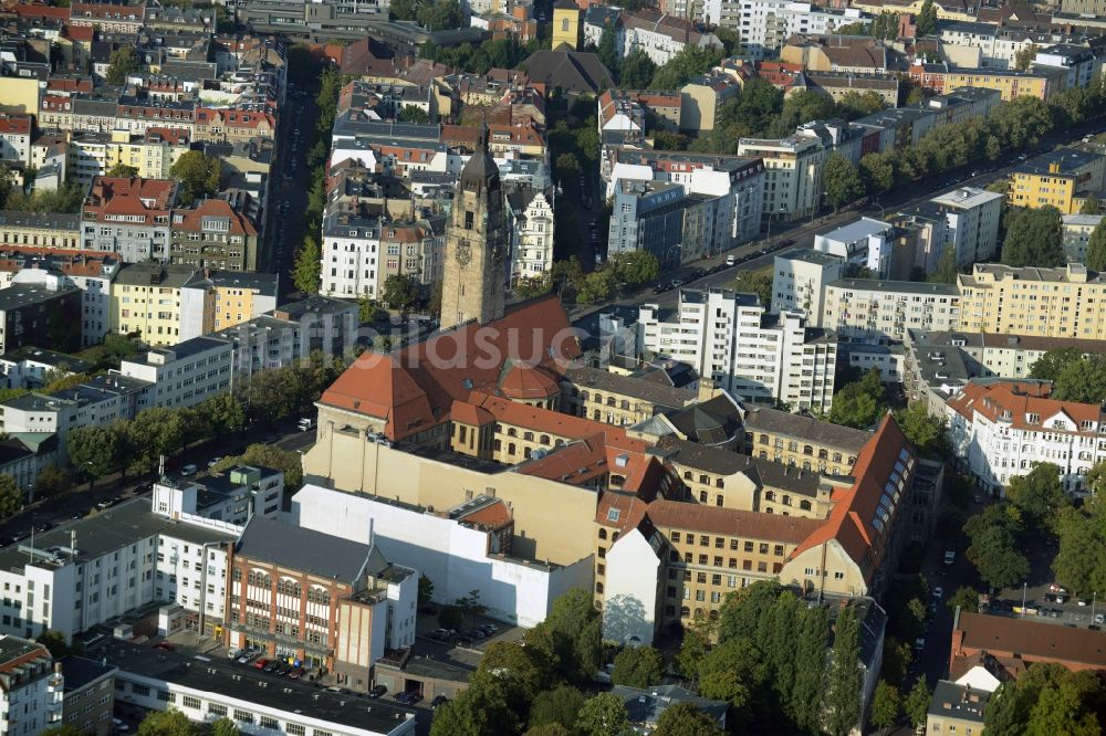 Berlin aus der Vogelperspektive: Gebäude der Stadtverwaltung - Rathaus Charlottenburg und Bezriskamt Charlottenburg-Wilmersdorf an der Otto-Suhr-Straße in Berlin