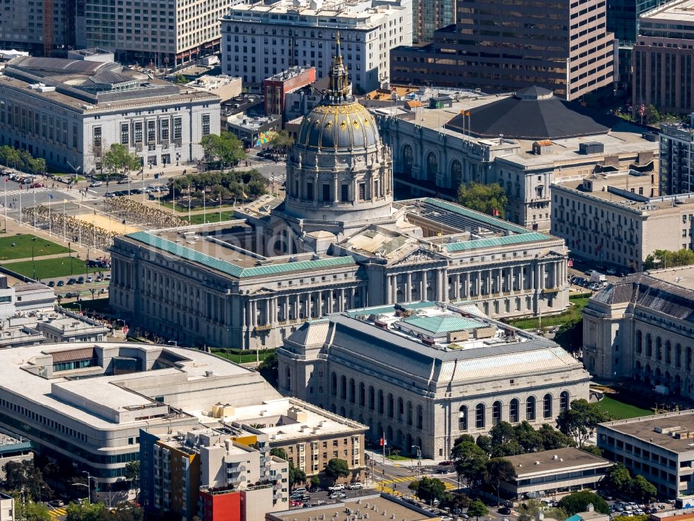 San Francisco von oben - Gebäude der Stadtverwaltung - Rathaus City and County of San Francisco City Hall 1 Dr Carlton B Goodlett Pl in San Francisco in USA