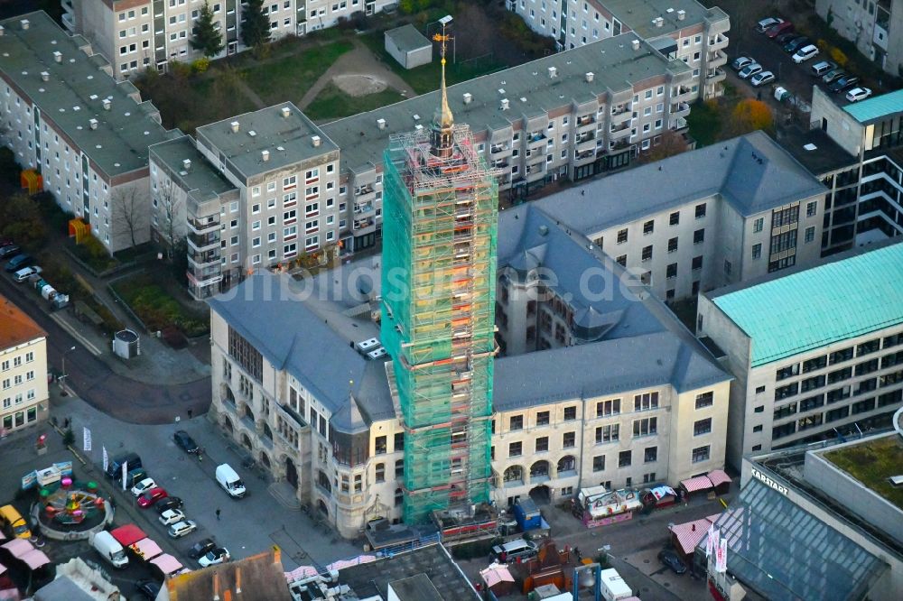 Dessau von oben - Gebäude der Stadtverwaltung - Rathaus in Dessau im Bundesland Sachsen-Anhalt, Deutschland