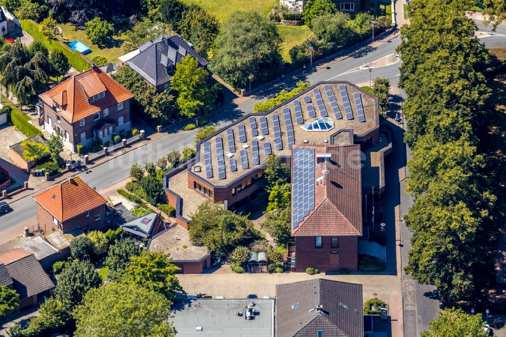 Drensteinfurt von oben - Gebäude der Stadtverwaltung - Rathaus in Drensteinfurt im Bundesland Nordrhein-Westfalen, Deutschland