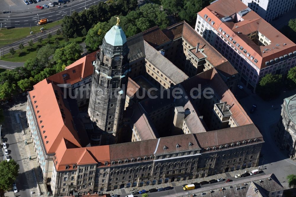 Dresden aus der Vogelperspektive: Gebäude der Stadtverwaltung - Rathaus Dresden in Dresden im Bundesland Sachsen