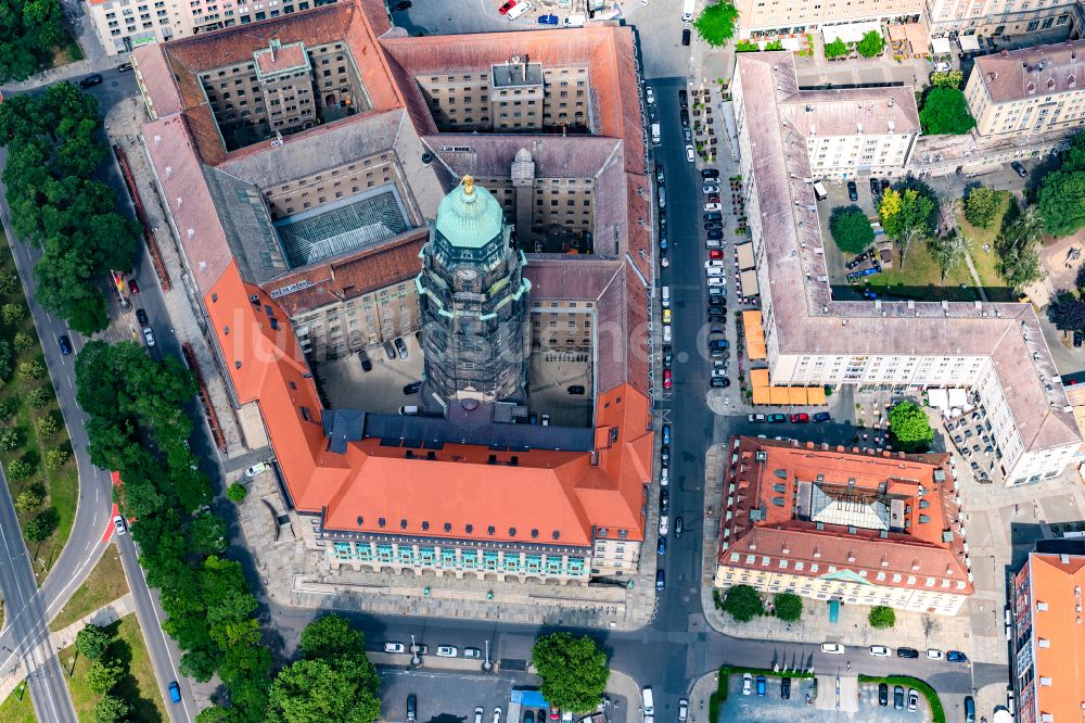 Dresden von oben - Gebäude der Stadtverwaltung - Rathaus Dresden in Dresden im Bundesland Sachsen